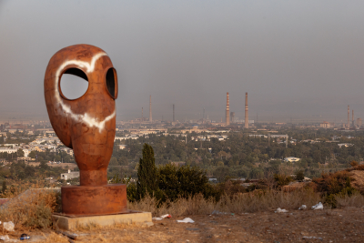 რუსთაველი ბავშვები დაბინძურებულ სათამაშო მოედნებზე თამაშობენ, მთავრობა კი ტოქსიკურ სამრეწველო მემკვიდრეობას უგულებელყოფს.