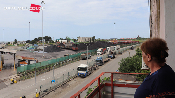Mzia Gagua&#039;s apartment at Javakhishvili Street, No. 30. From her balcony you can see the sea and the terminal.